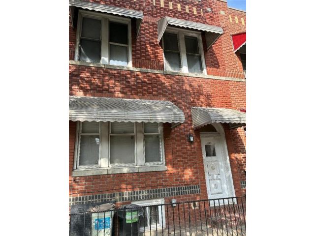 6 BR,  4.00 BTH &nbsp;Multi-family style home in Bensonhurst