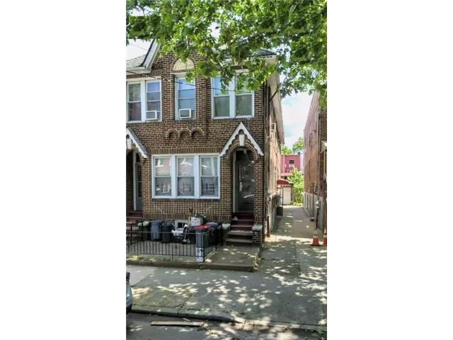  8 BR,  4.00 BTH &nbsp;Multi-family style home in Sheepshead Bay