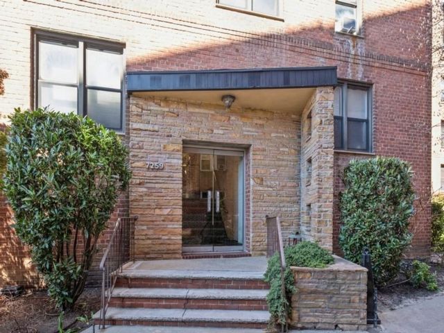  1 BR,  1.00 BTH &nbsp;Co-op style home in Bay Ridge