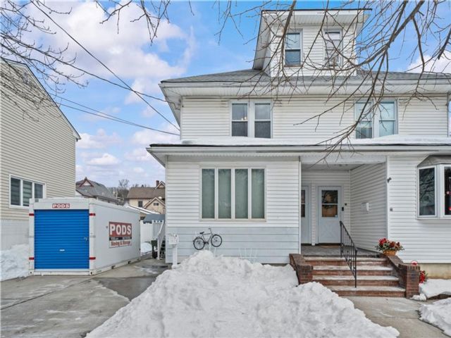  3 BR,  2.50 BTH &nbsp;Multi-family style home in Dongan Hills-above Hylan