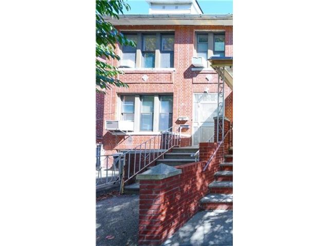  7 BR,  3.00 BTH &nbsp;Multi-family style home in Sheepshead Bay