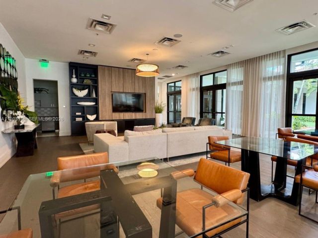  3 BR,  4.00 BTH &nbsp; style home in Medley