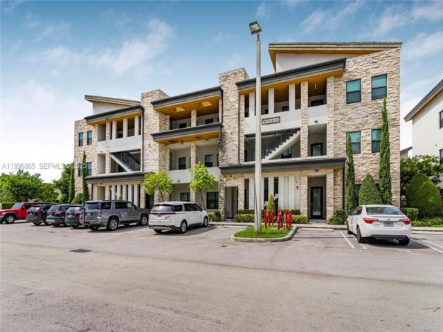  2 BR,  2.00 BTH &nbsp; style home in Medley