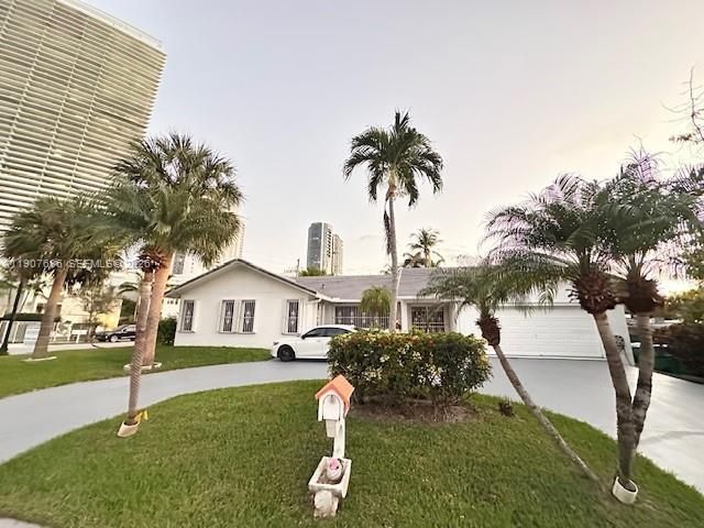  4 BR,  3.00 BTH &nbsp; style home in Aventura