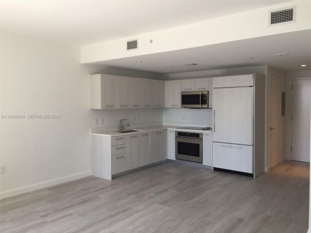  1 BR,  2.00 BTH &nbsp; style home in Miami