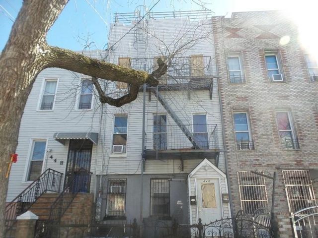  6 BR,  3.00 BTH &nbsp;Multi-family style home in Bushwick