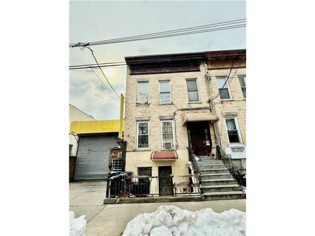 Studio,  2.00 BTH &nbsp;Multi-family style home in Sunset Park
