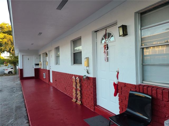  2 BR,  2.00 BTH &nbsp; style home in Hallandale