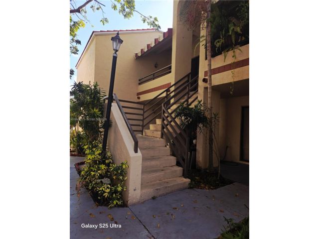  2 BR,  2.00 BTH &nbsp; style home in Miami