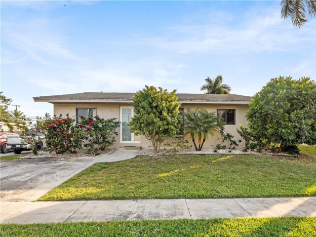  4 BR,  2.00 BTH &nbsp;Other style home in Dania