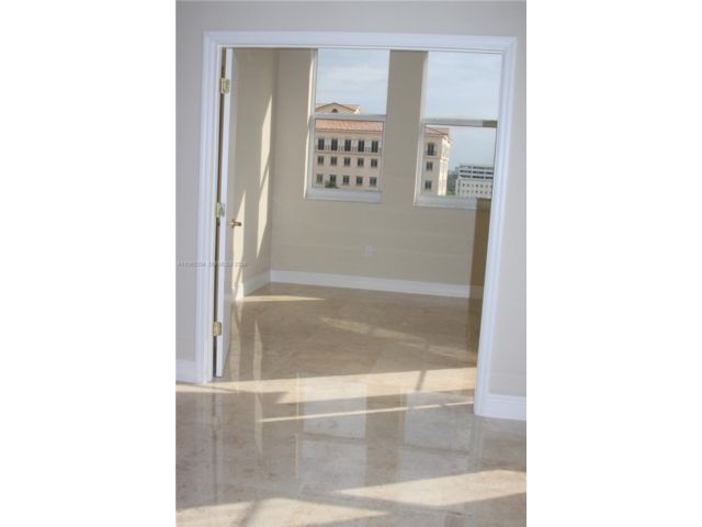 [PHOTO]