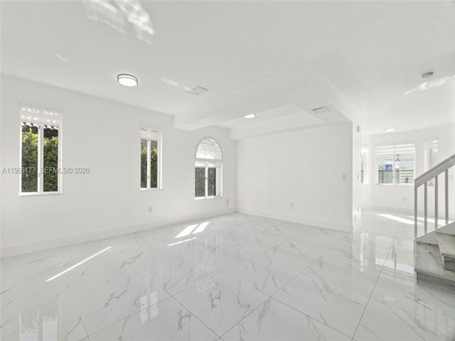 [PHOTO]