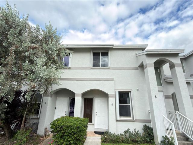  2 BR,  2.50 BTH &nbsp; style home in Miami