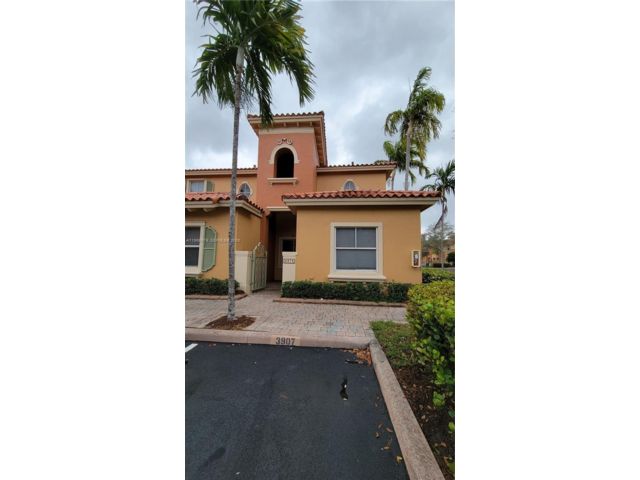  3 BR,  3.00 BTH &nbsp; style home in Dania