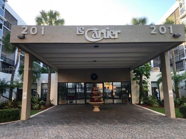  2 BR,  1.50 BTH &nbsp; style home in Sunny Isles Beach