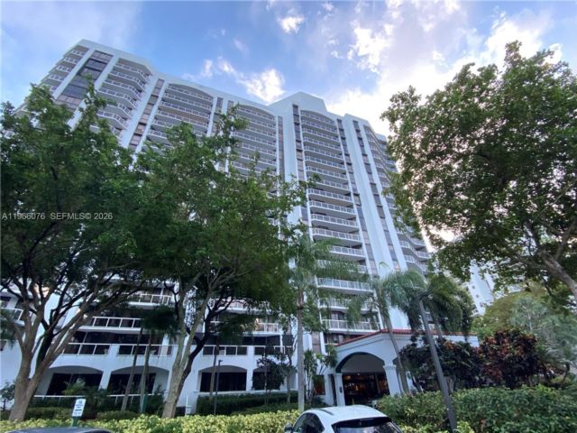 [Aventura Real Estate, listing number 3331213]