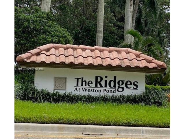  4 BR,  2.50 BTH &nbsp; style home in Weston