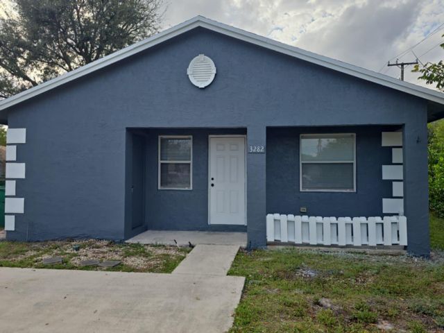  4 BR,  2.00 BTH &nbsp; style home in Cooper City