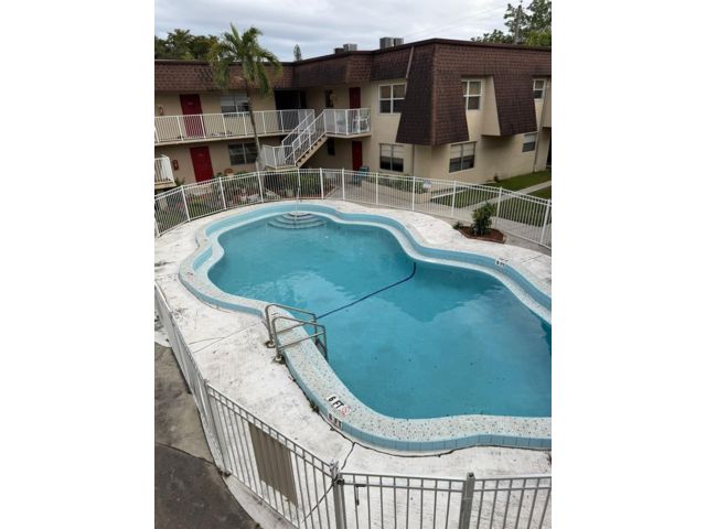  2 BR,  2.00 BTH &nbsp; style home in Davie