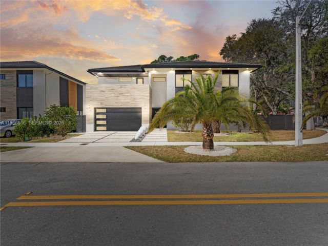  5 BR,  4.00 BTH &nbsp; style home in Miami