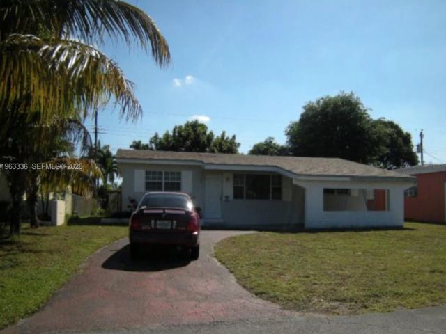  3 BR,  2.00 BTH &nbsp; style home in Miramar