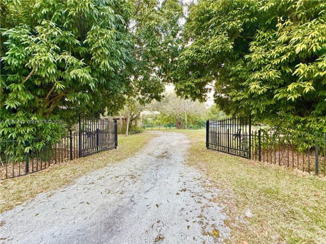  3 BR,  2.00 BTH &nbsp; style home in Davie