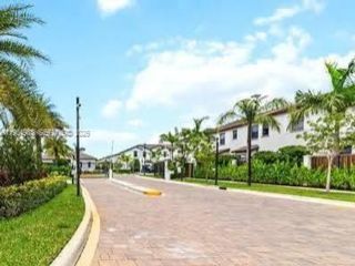 [Pembroke Pines Real Estate, listing number 3331283]