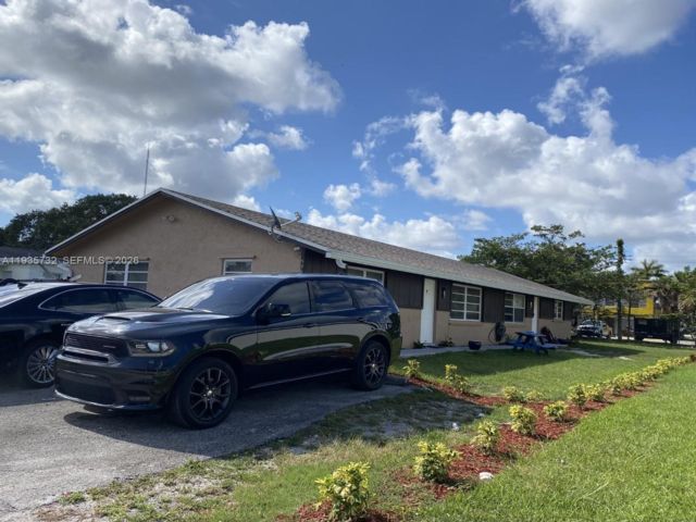  2 BR,  1.00 BTH &nbsp; style home in Hollywood