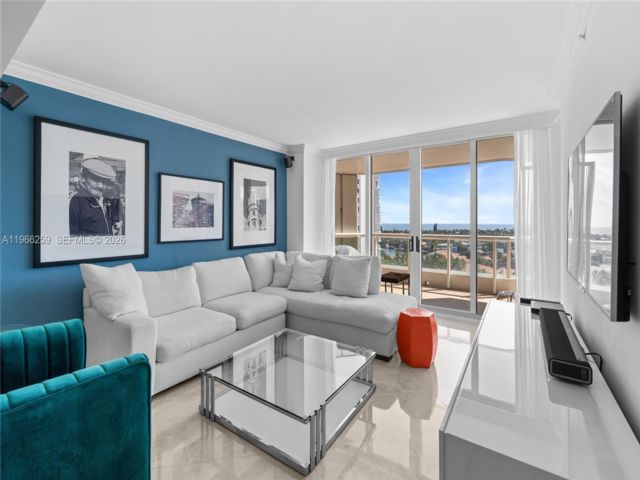  3 BR,  2.00 BTH &nbsp; style home in Aventura