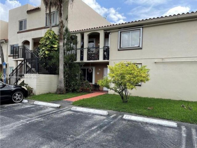  4 BR,  2.00 BTH &nbsp; style home in Miami
