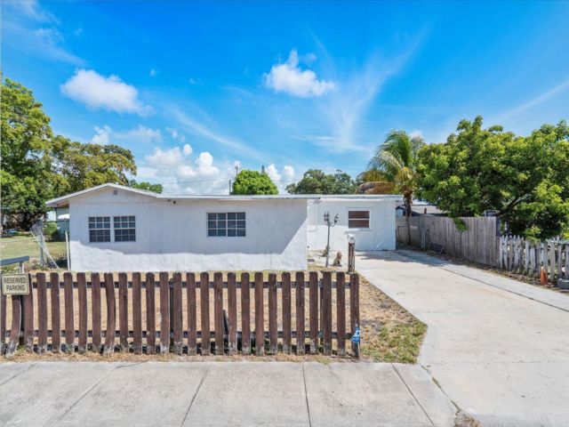  2 BR,  1.00 BTH &nbsp; style home in Dania