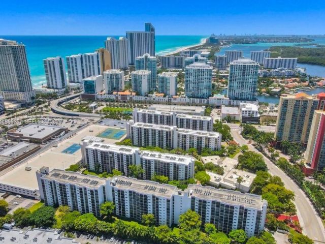  2 BR,  2.00 BTH &nbsp; style home in Sunny Isles Beach