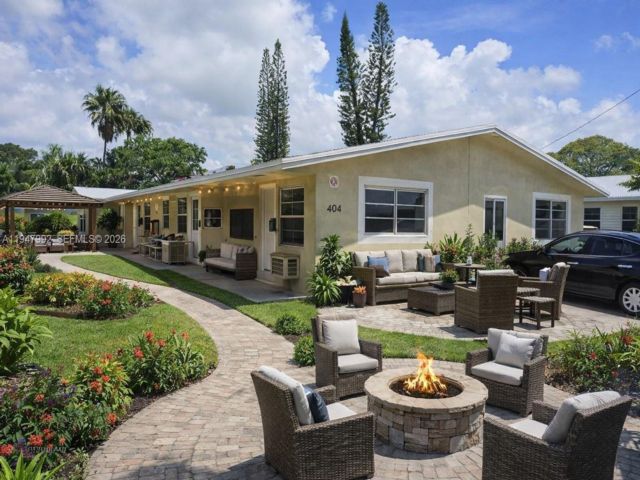  2 BR,  2.00 BTH &nbsp; style home in Hallandale