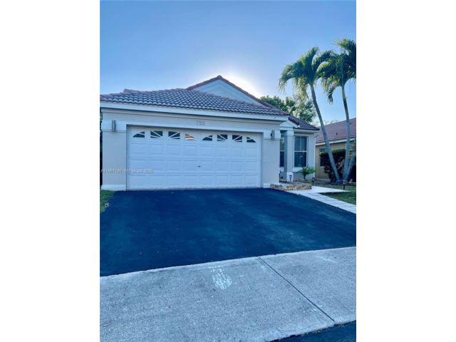 [Weston Real Estate, listing number 3331383]