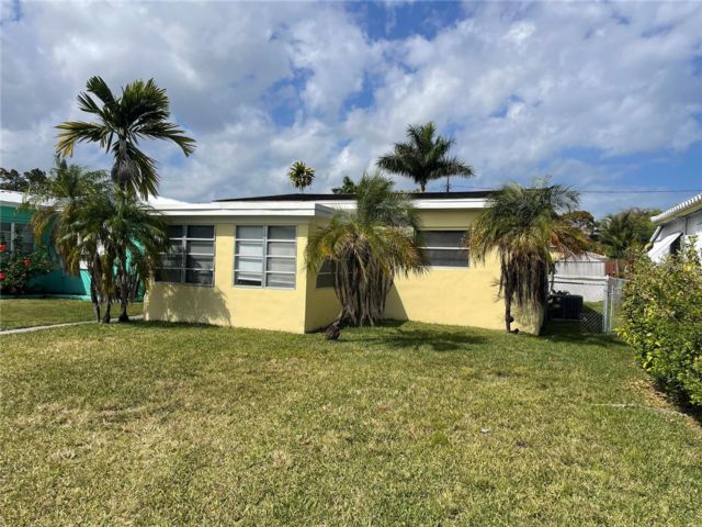  2 BR,  1.00 BTH &nbsp; style home in Hollywood