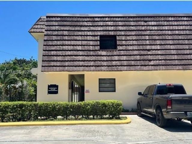  2 BR,  2.00 BTH &nbsp; style home in Hollywood