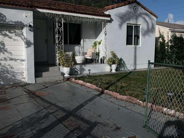  2 BR,  1.00 BTH &nbsp; style home in Hollywood