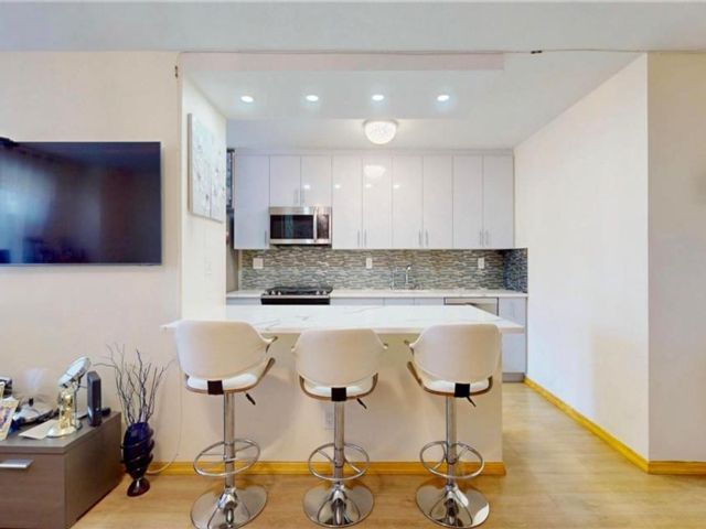  2 BR,  1.00 BTH &nbsp;Co-op style home in Brighton Beach