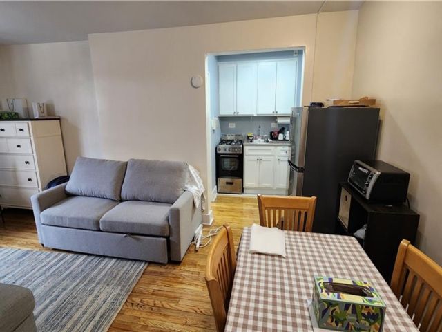 Studio,  1.00 BTH &nbsp;Co-op style home in Midwood