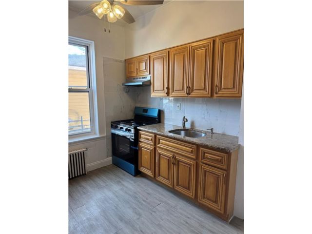  2 BR,  1.00 BTH &nbsp;Multi-family style home in Bensonhurst