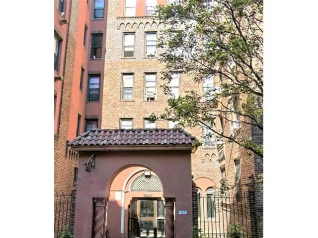  1 BR,  1.00 BTH &nbsp;Co-op style home in Brighton Beach