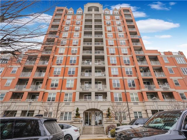  2 BR,  2.00 BTH &nbsp;Condominium style home in Brighton Beach