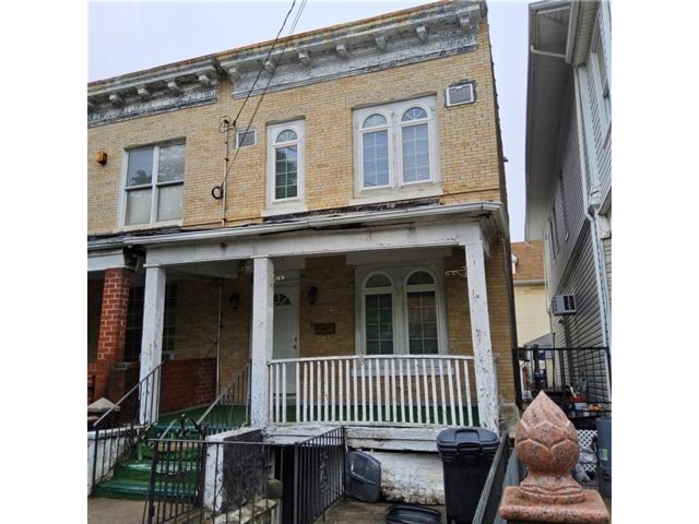  3 BR,  0.00 BTH &nbsp;Single family style home in Boro-park