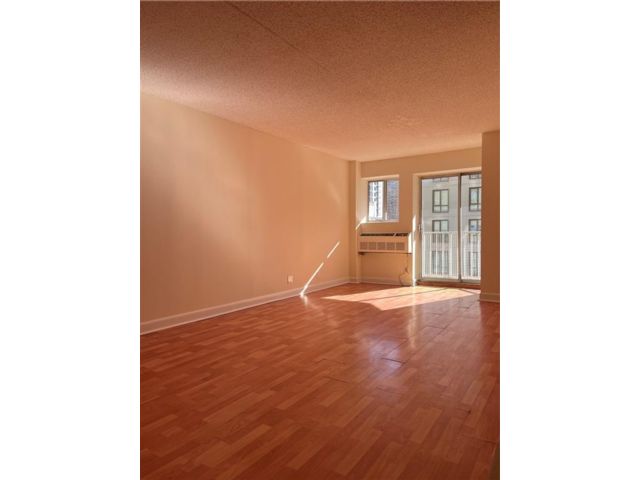 2 BR,  1.00 BTH &nbsp;Condominium style home in Coney Island