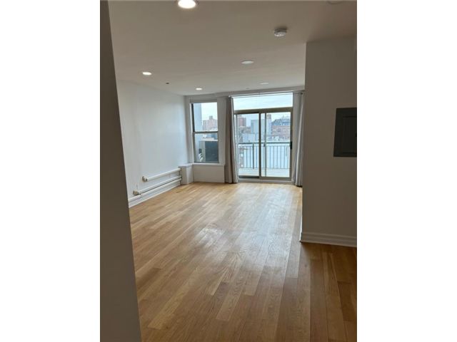  3 BR,  2.00 BTH &nbsp;Condominium style home in Prospect Heights