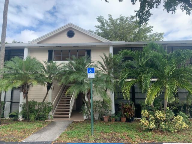  2 BR,  2.00 BTH &nbsp; style home in Miami