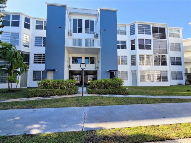  2 BR,  2.00 BTH &nbsp; style home in Miami