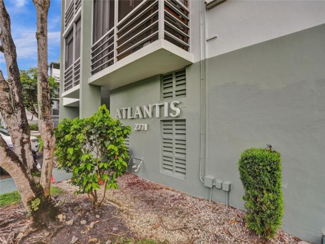  2 BR,  2.00 BTH &nbsp; style home in Hollywood