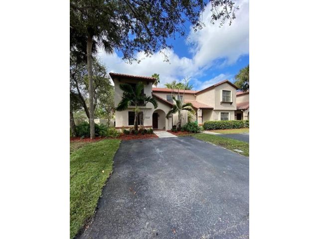  3 BR,  2.50 BTH &nbsp; style home in Kendall