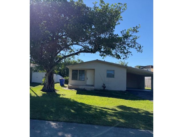  2 BR,  1.00 BTH &nbsp; style home in Hollywood